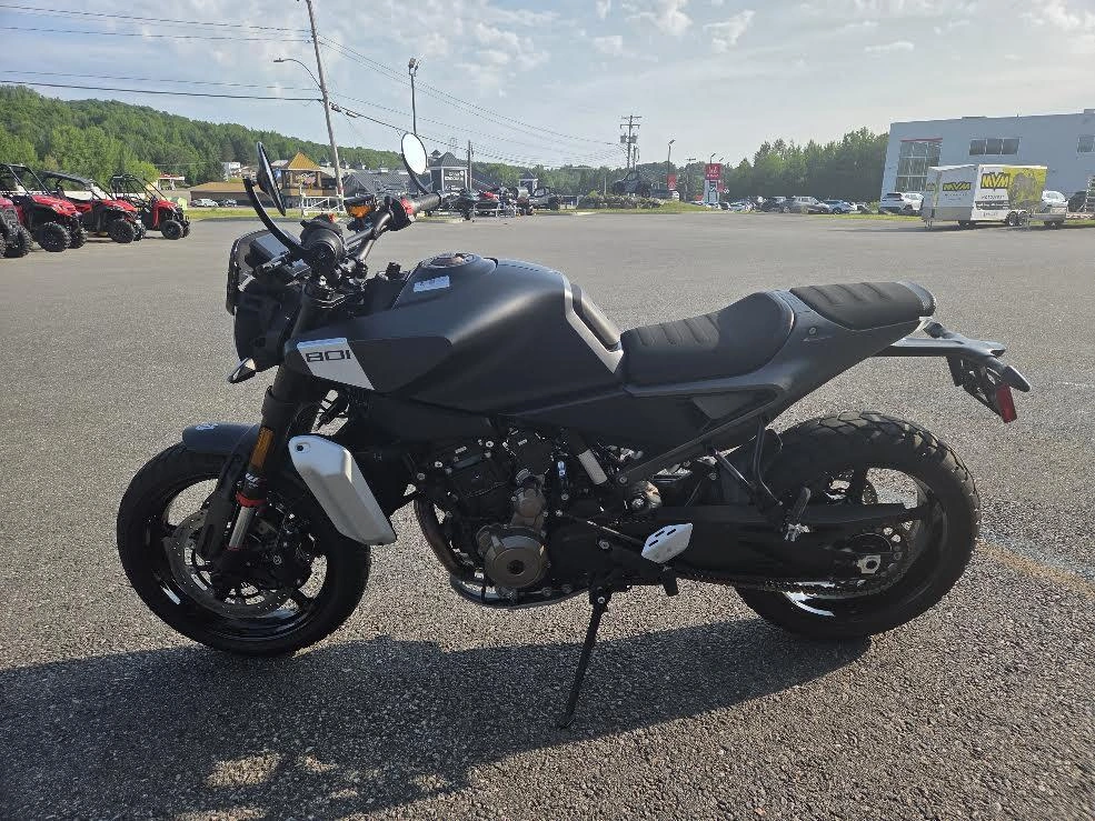Husqvarna Svartpilen/vitpilen 801 2025 alt