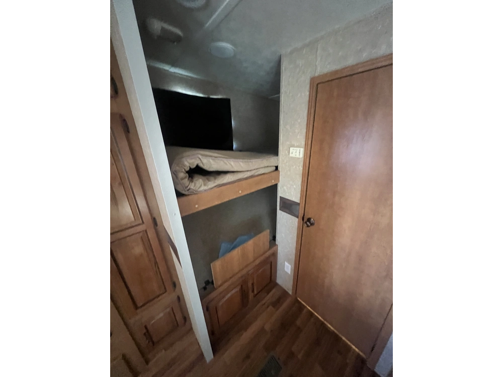 2011 Forest River Puma 259rbss alt