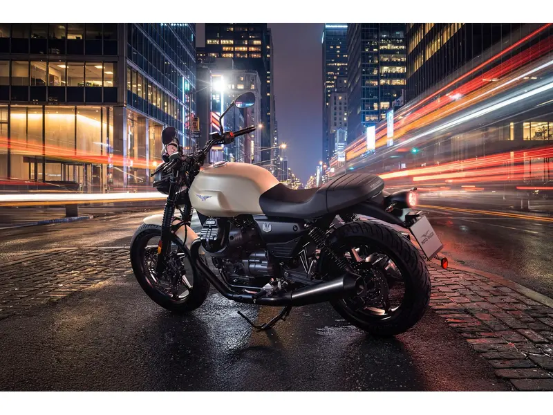 2027 Moto Guzzi V7-850 STONE