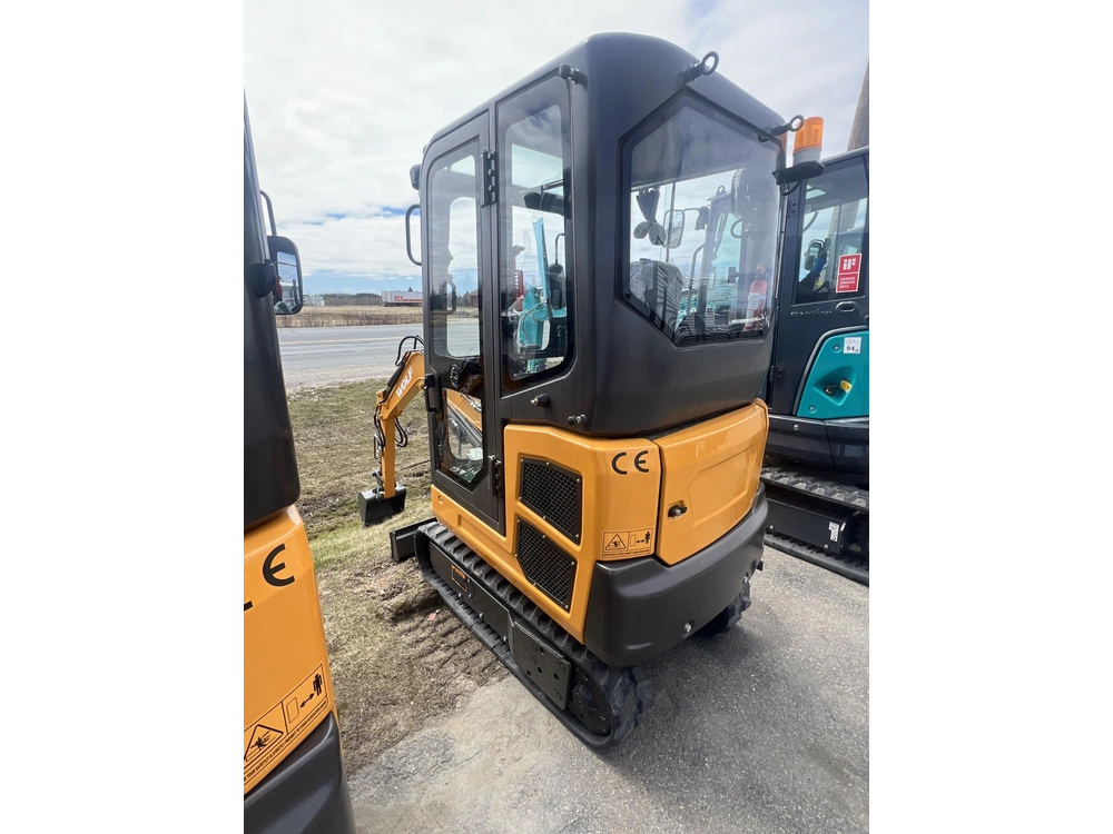 2026 Wolf We18 Cab alt