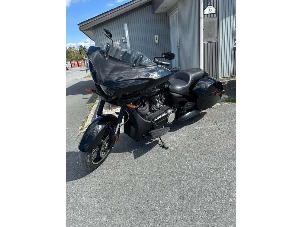 Victory Motorcycles Cross Country 2014 alt