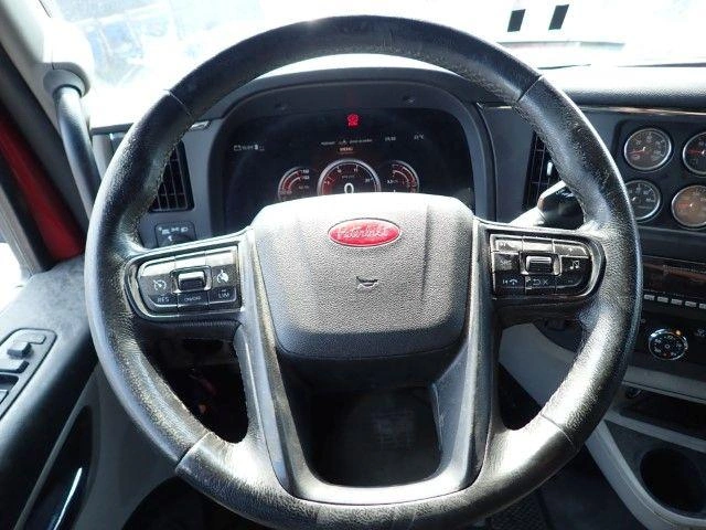 2025 Peterbilt 579
