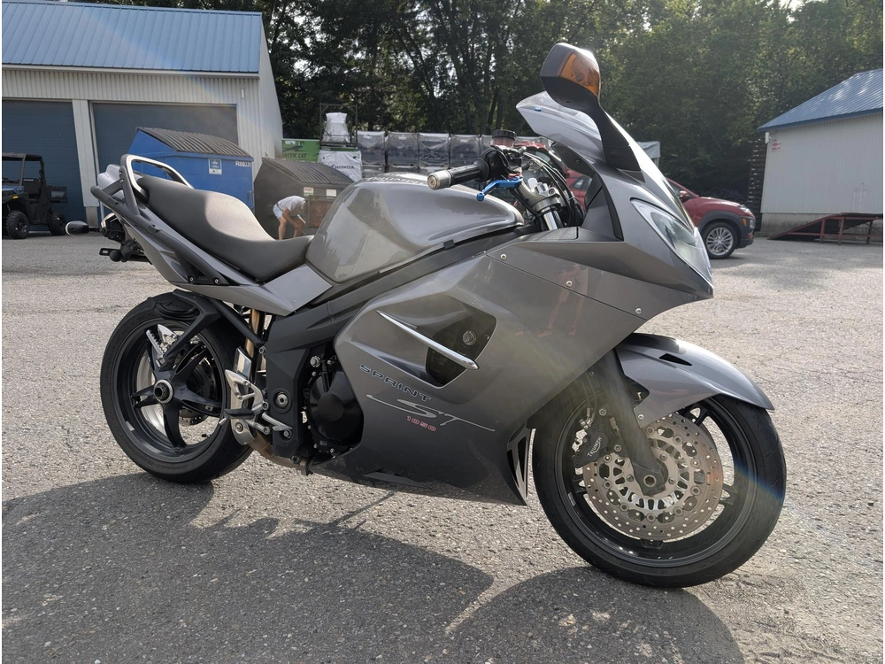 Triumph Sprint St 1050 ⚡ Moto 3 Cylindres Performance Routière 2009 alt