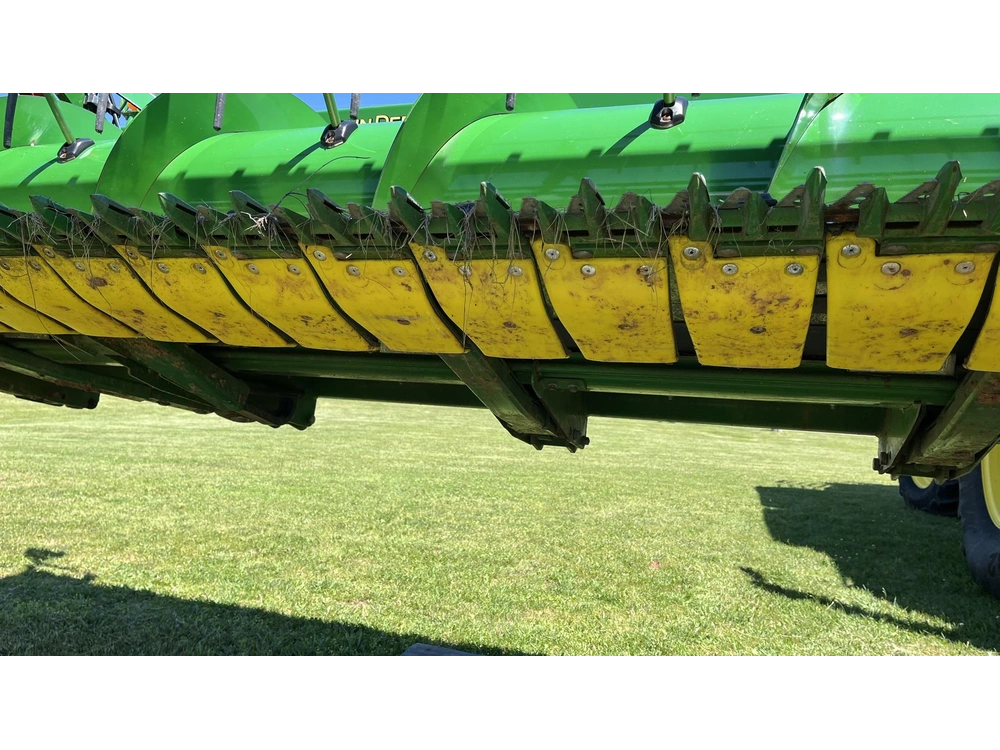 2023 John Deere 635f alt
