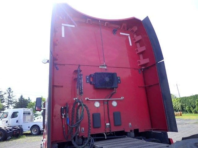2025 Peterbilt 579