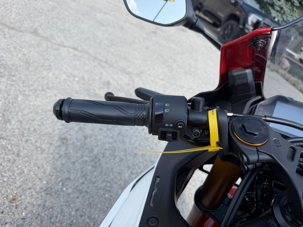 2026 Yamaha Yzf-r3 70th Anniversary Edition alt