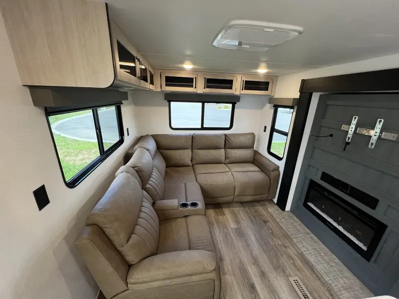 2027 Palomino PUMA 290RL