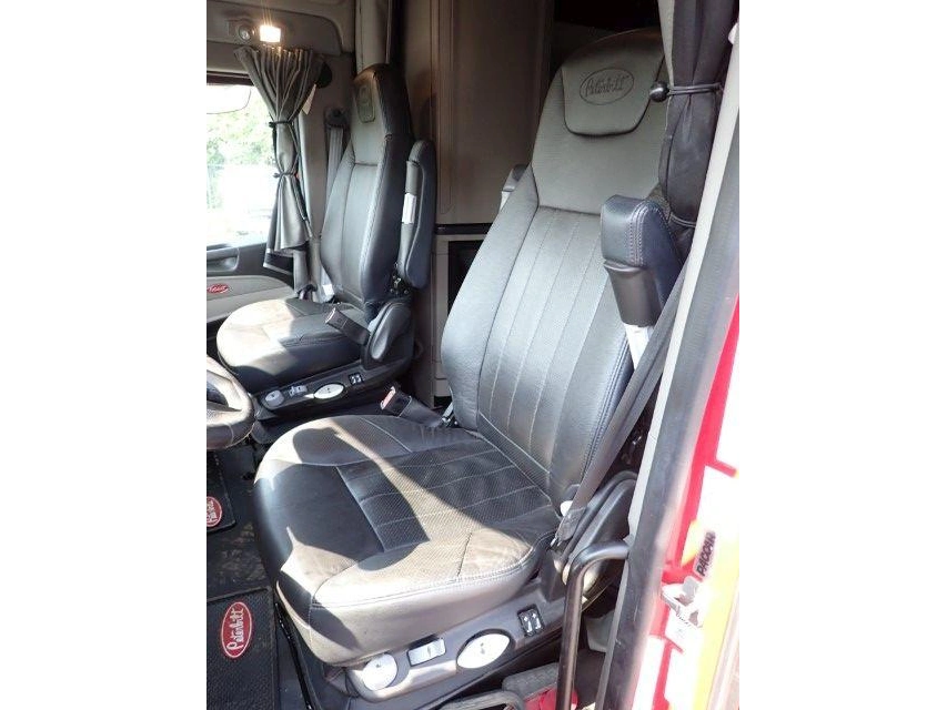 2025 Peterbilt 579