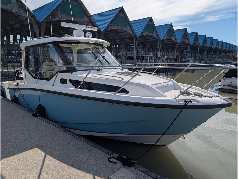 2022 Boston Whaler 325 Conquest alt