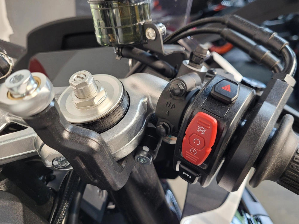 2026 Cfmoto 675 Ss alt