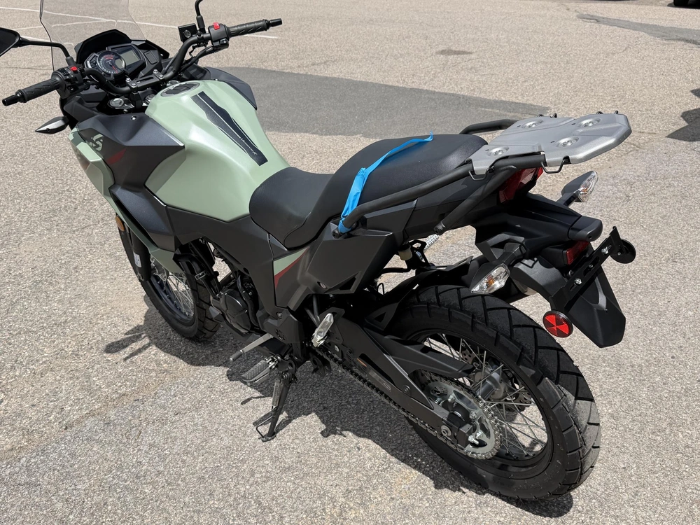 2025 Kawasaki Versey 300 alt