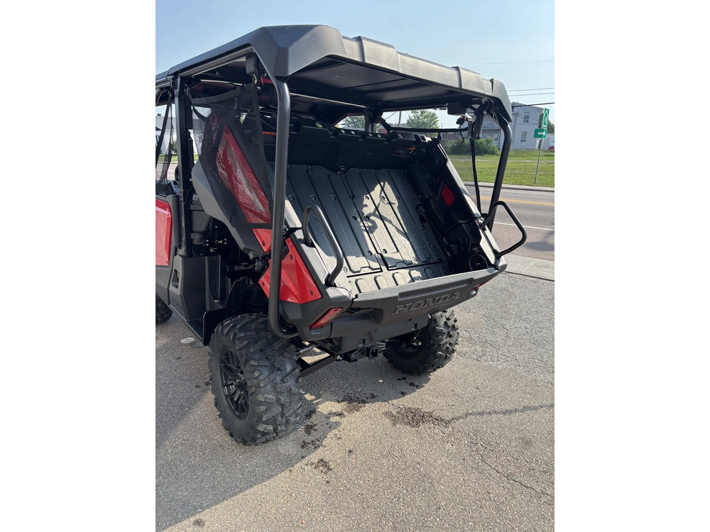 Honda Pioneer 1000 Deluxe 2026 alt