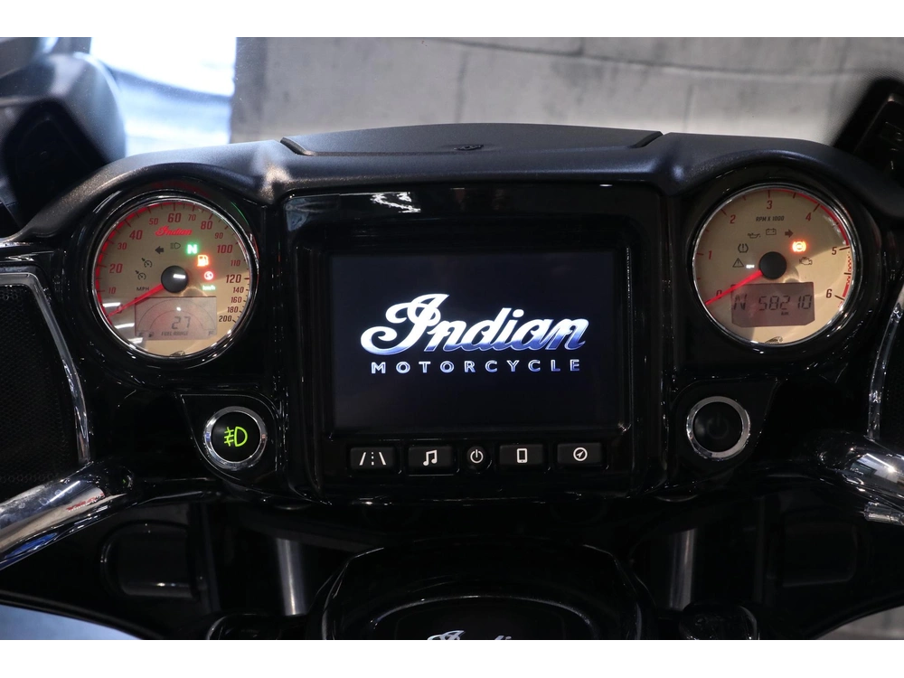 2018 Indian Motorcycle Chieftain Classic 111 alt