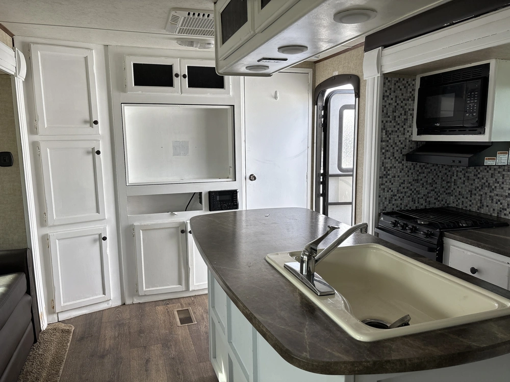 2014 Keystone Rv Sprinter As Is!!! alt