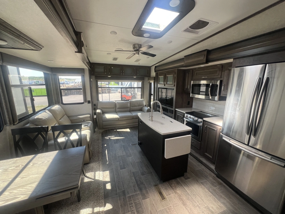 2019 Keystone Rv Montana 385br alt