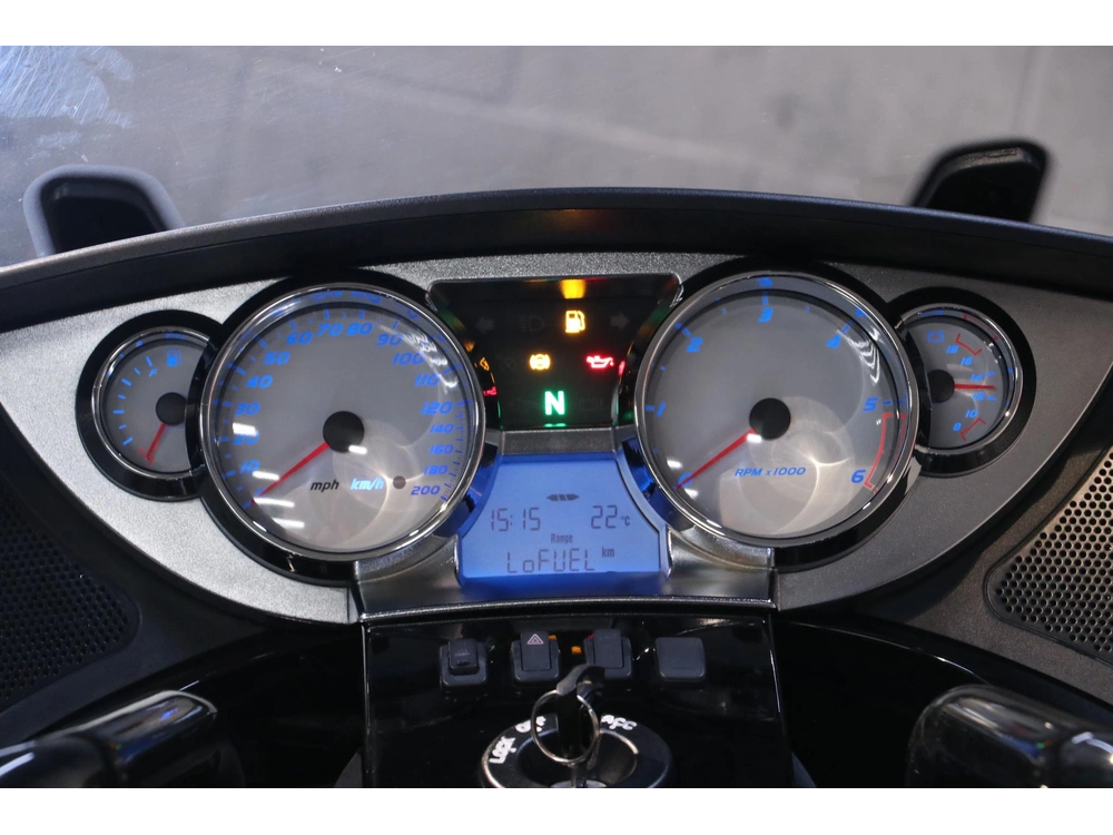 Victory Motorcycles Vision Tour Abs 2013 alt