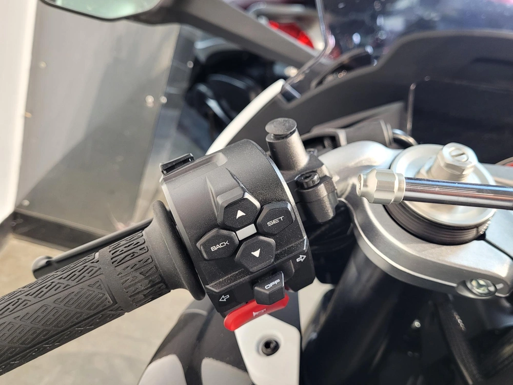 2026 Cfmoto 675 Ss alt