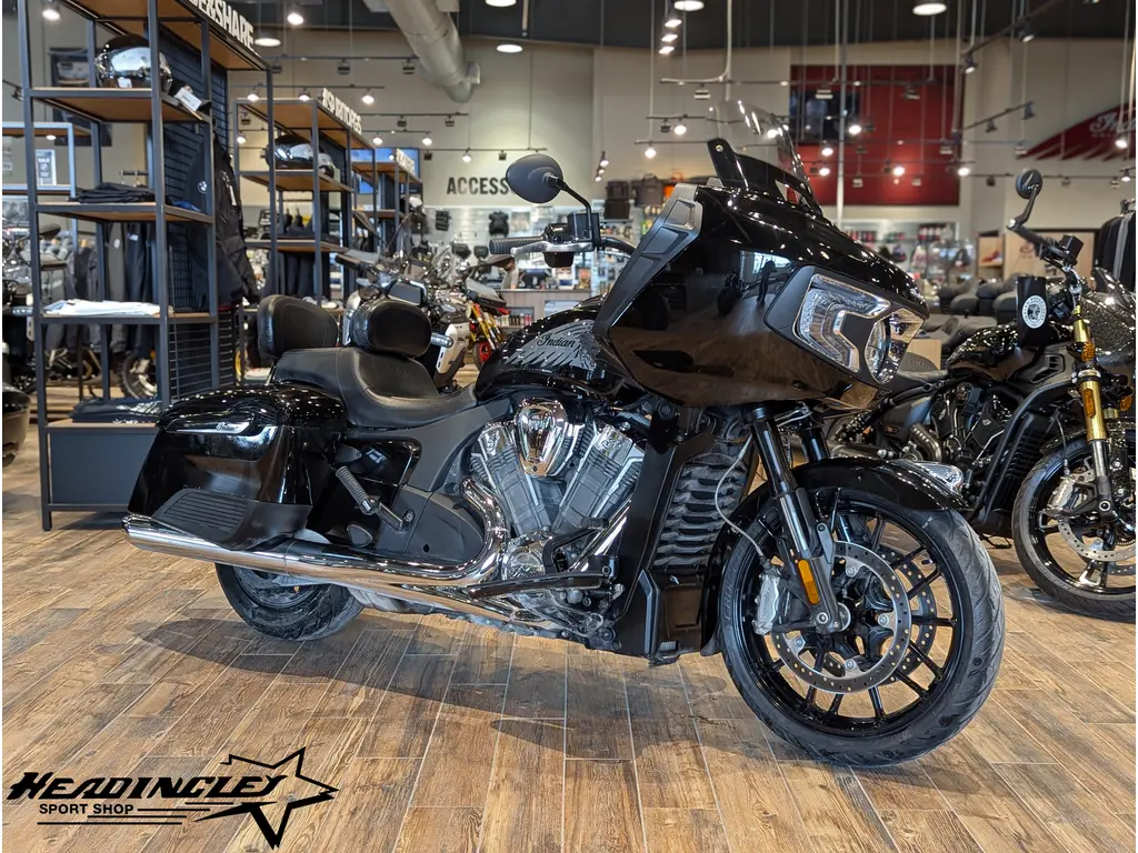 2021 Indian Motorcycle Challenger // Thunder Black