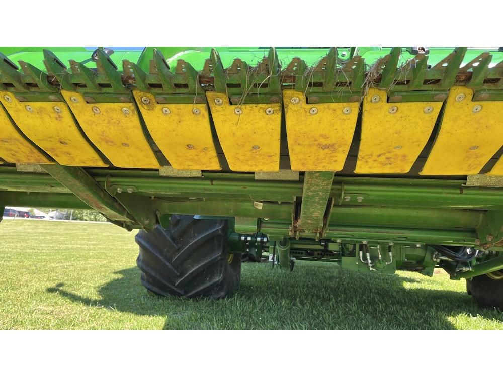 2023 John Deere 635f alt