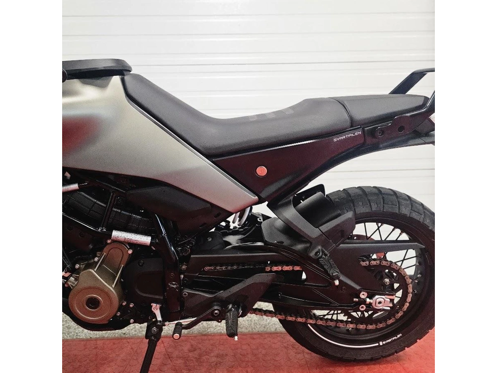 2024 Husqvarna Svartpilen 401 alt