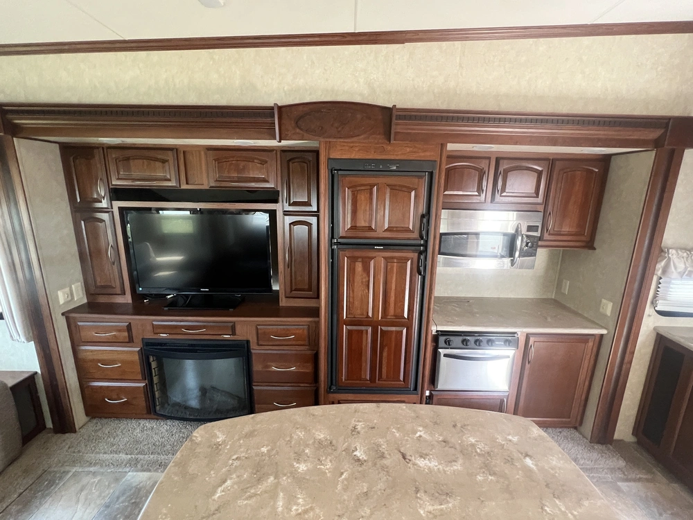 2012 Forest River Palomino Columbus 320rs alt