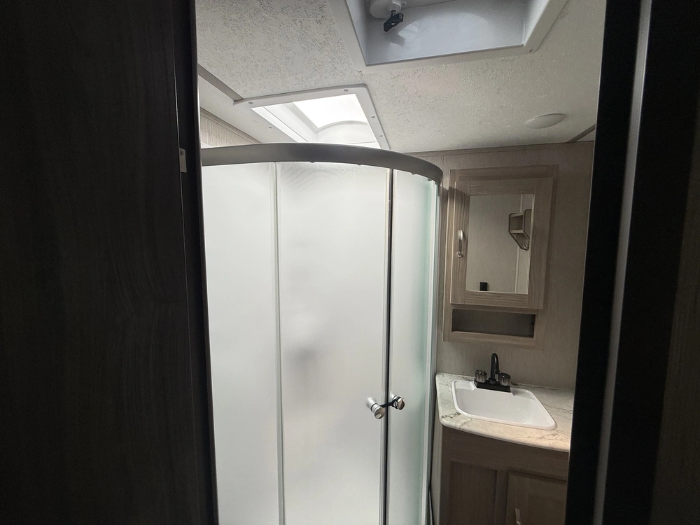 2021 Coachmen Freedom Express 246rkse alt