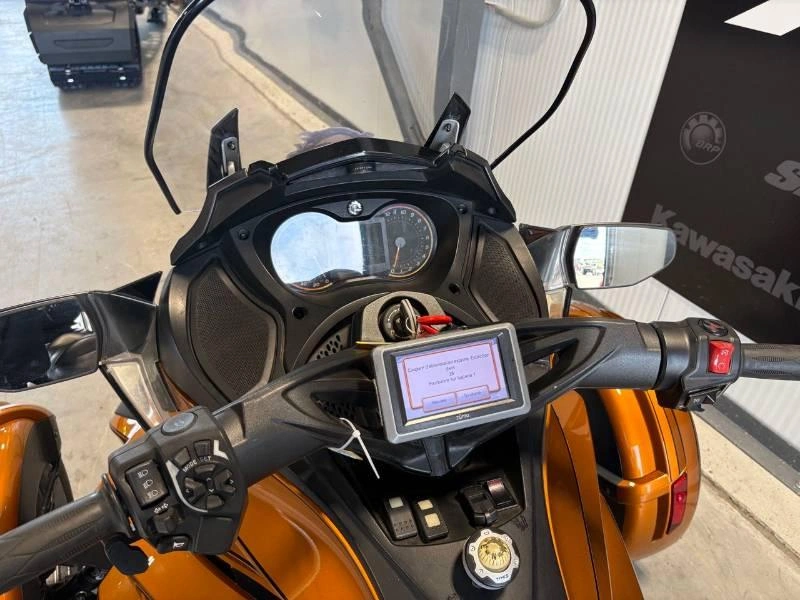 2014 Can-am St Ltd 990 alt