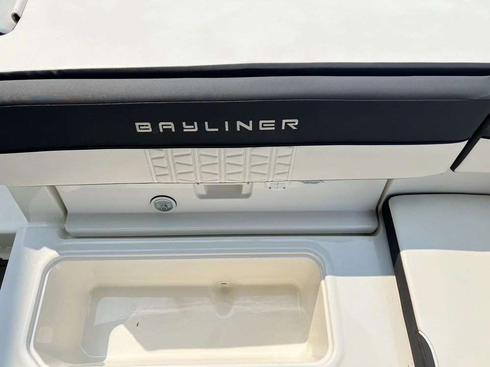 2022 Bayliner Bayliner Vr5 250 alt