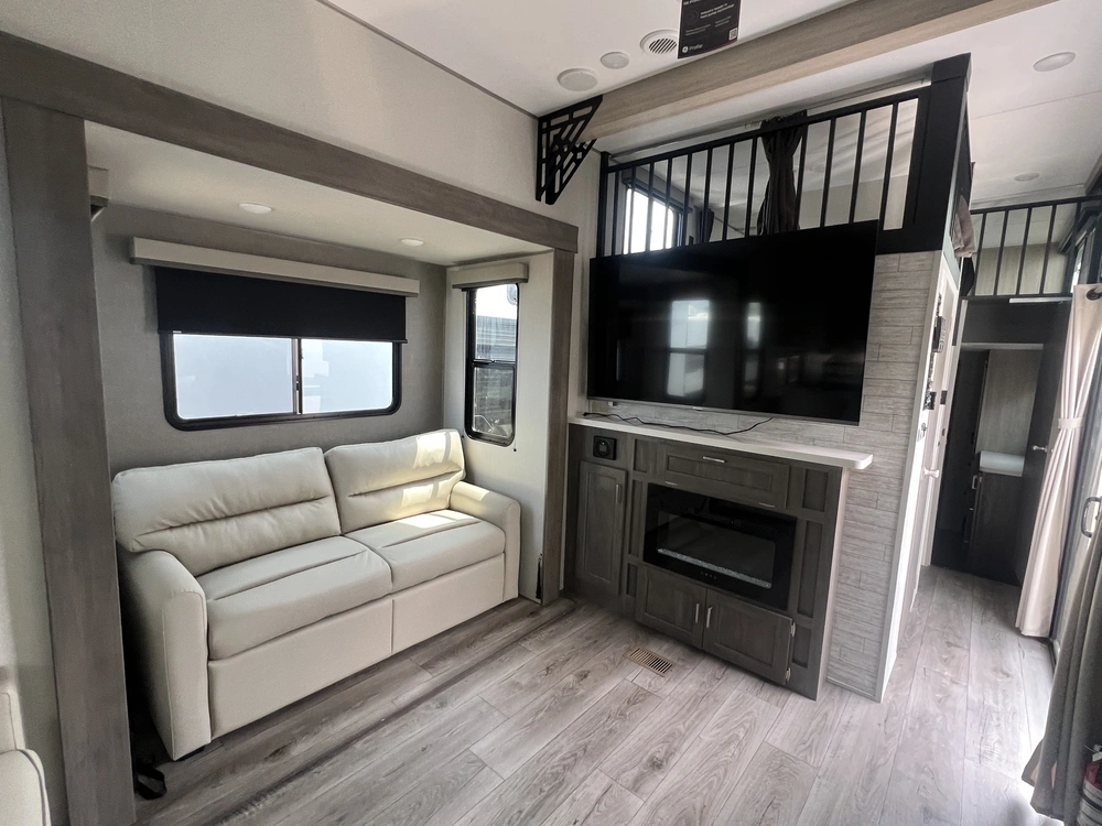 2026 Coachmen Catalina 44condo alt