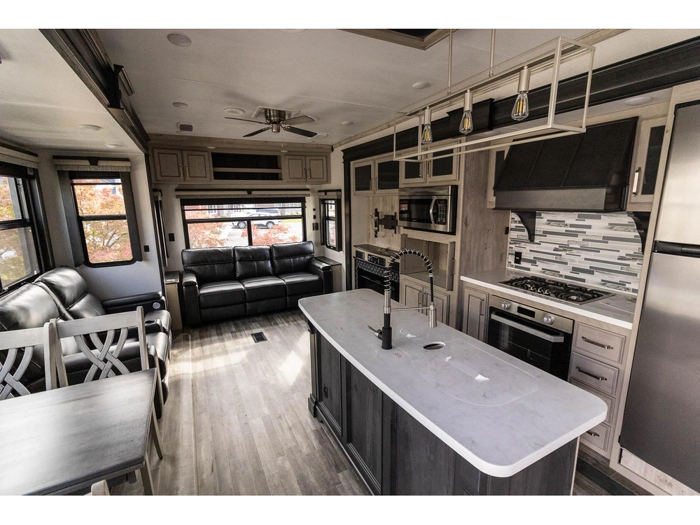 2021 Keystone Rv Alpine 3650 Rl alt