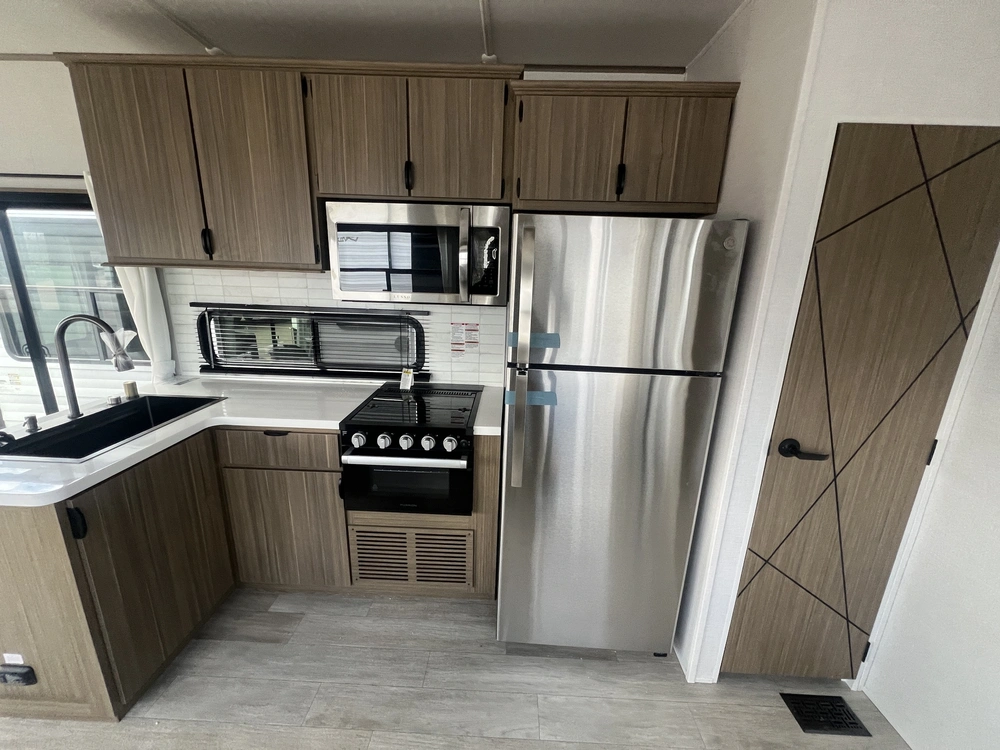 2025 Forest River Wildwood 40fden alt