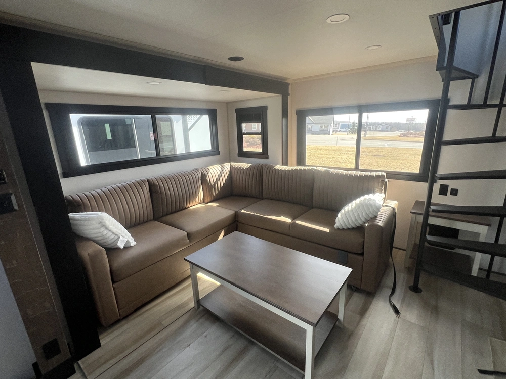 2025 Forest River Salem Roost 43 alt