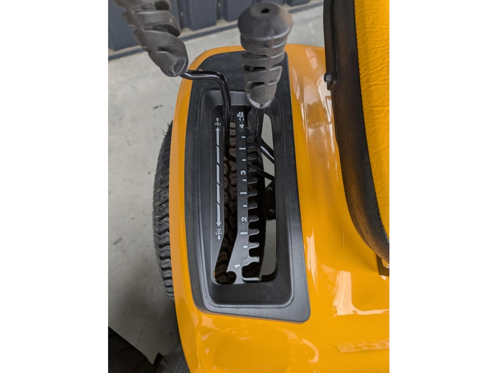 2026 Cub Cadet Lx42 747cc Twin alt