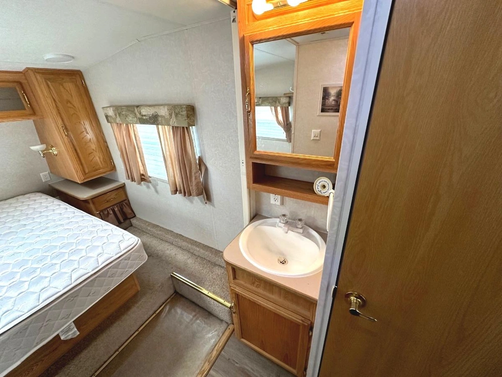2004 Crossroads Cruiser 27rl alt