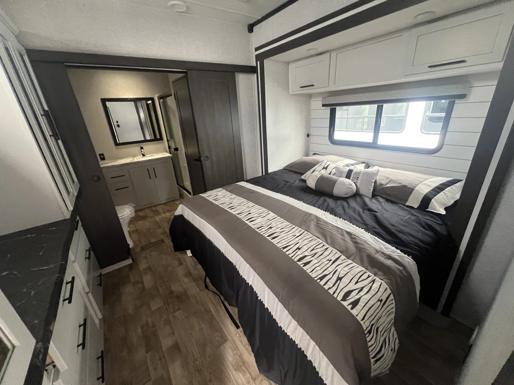 2026 Crossroads Rv Hampton 372fdb alt