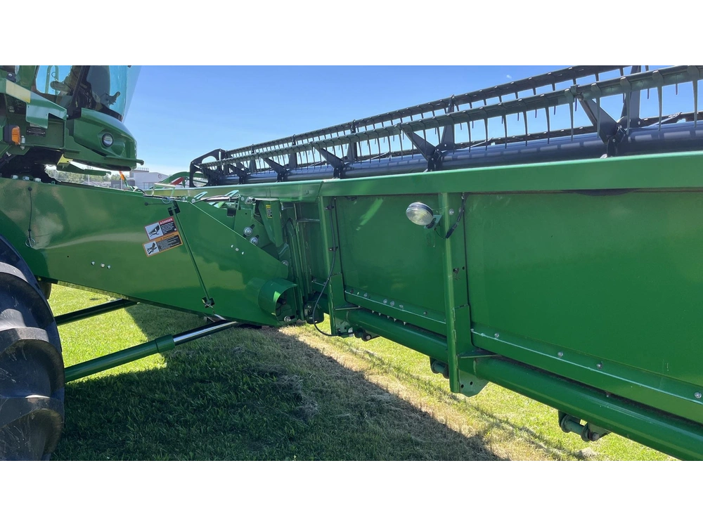 2023 John Deere 635f alt