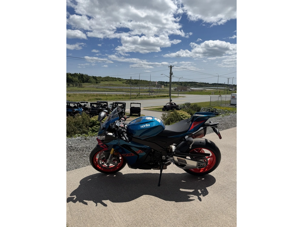 2027 Aprilia Rsv4 1100 - Stingray Blue alt