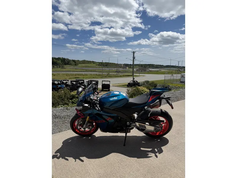 Aprilia RSV4 1100 - Stingray Blue 2027