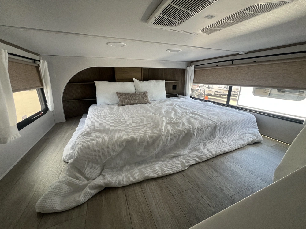 2025 Forest River Wildwood 42 Veranda alt