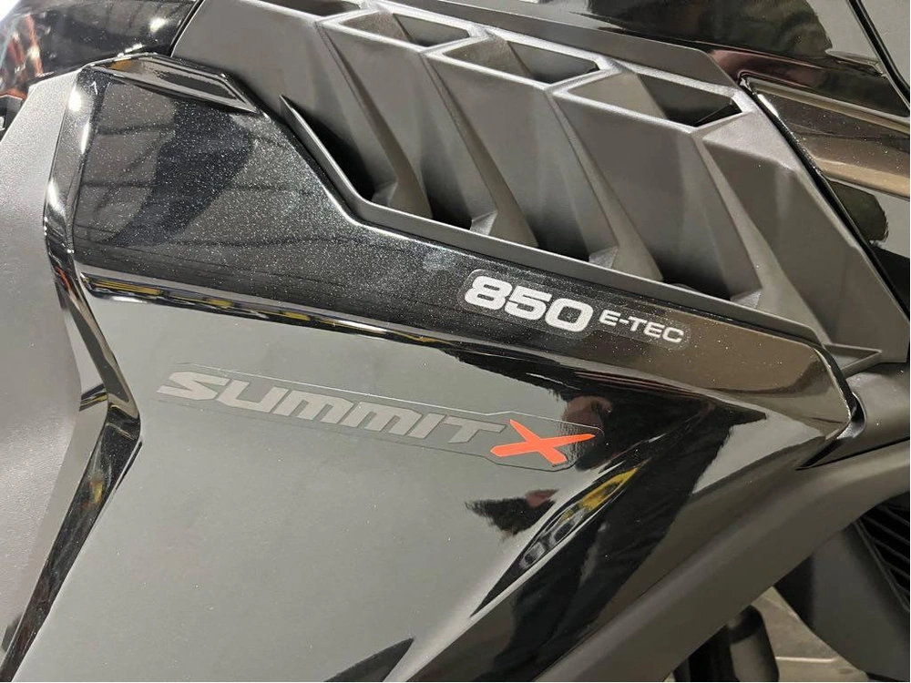 2026 Ski-doo Summit X W/ Expert Package 165 850 alt