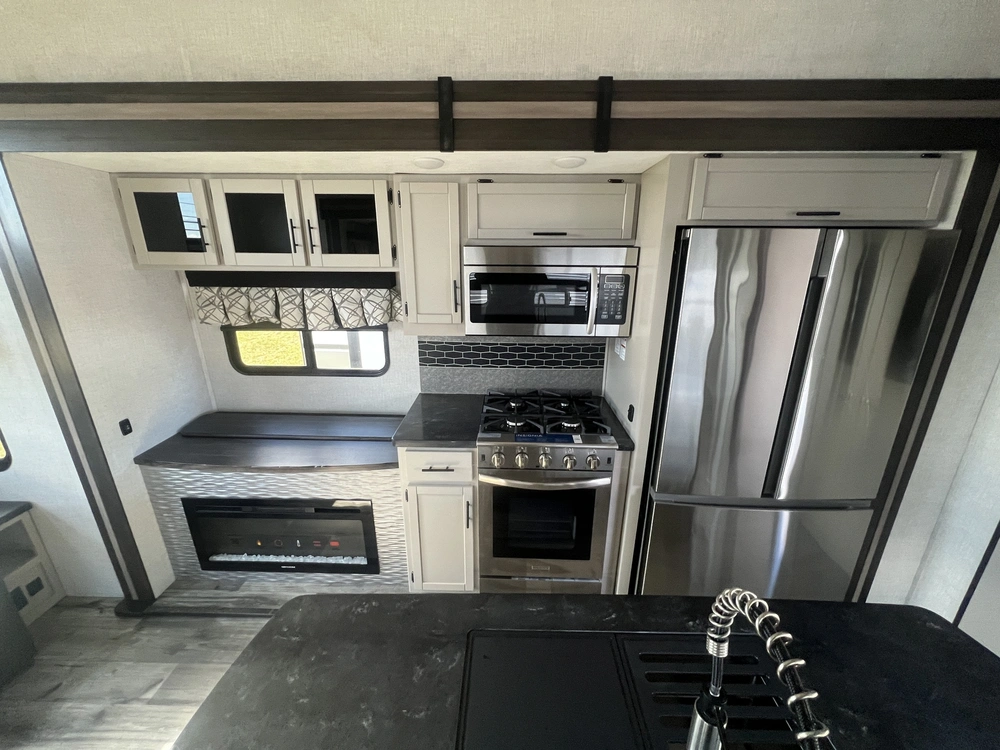 2022 Keystone Rv Hampton 375 Dbl alt