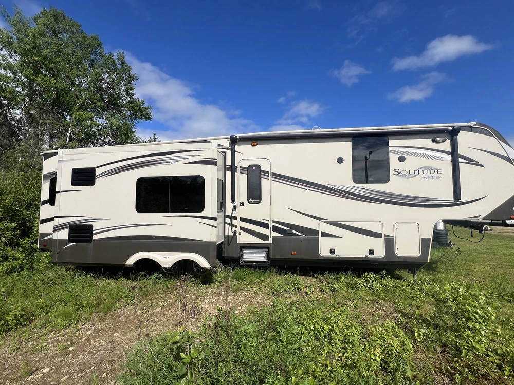 2014 Forest River Solitude 368 Rd alt