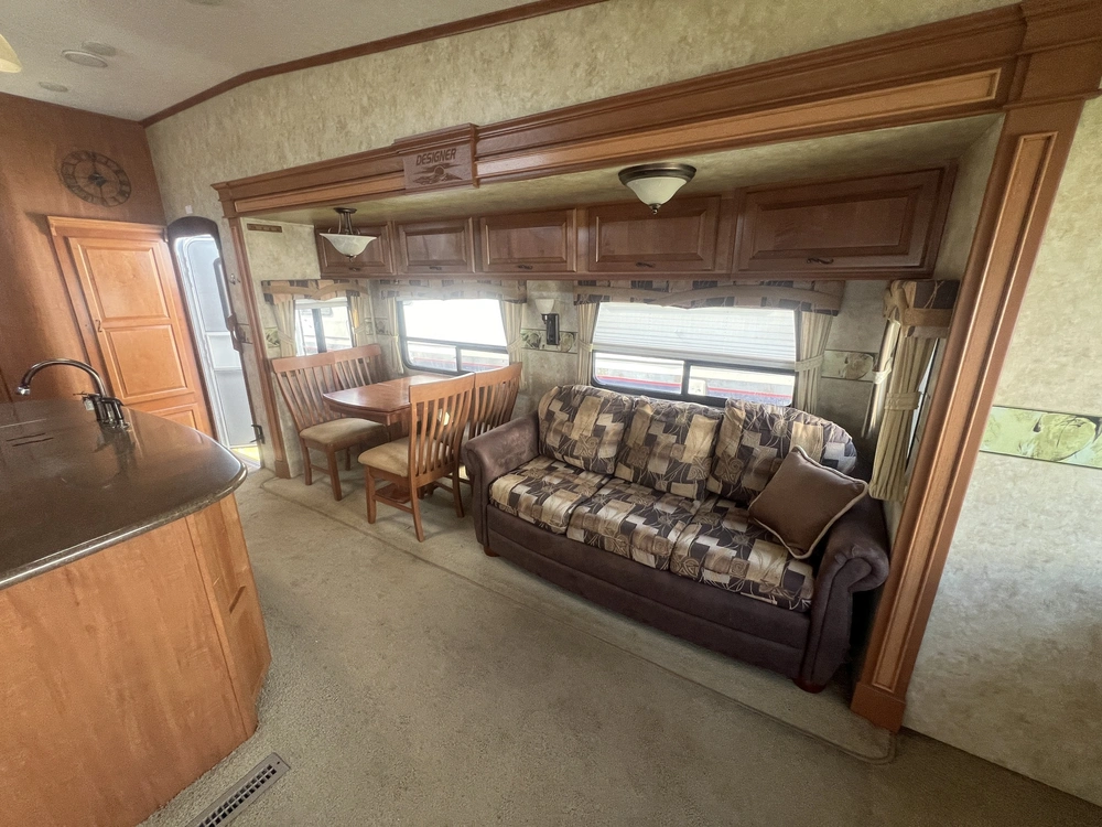 2010 Jayco Designer 35 Rlts alt