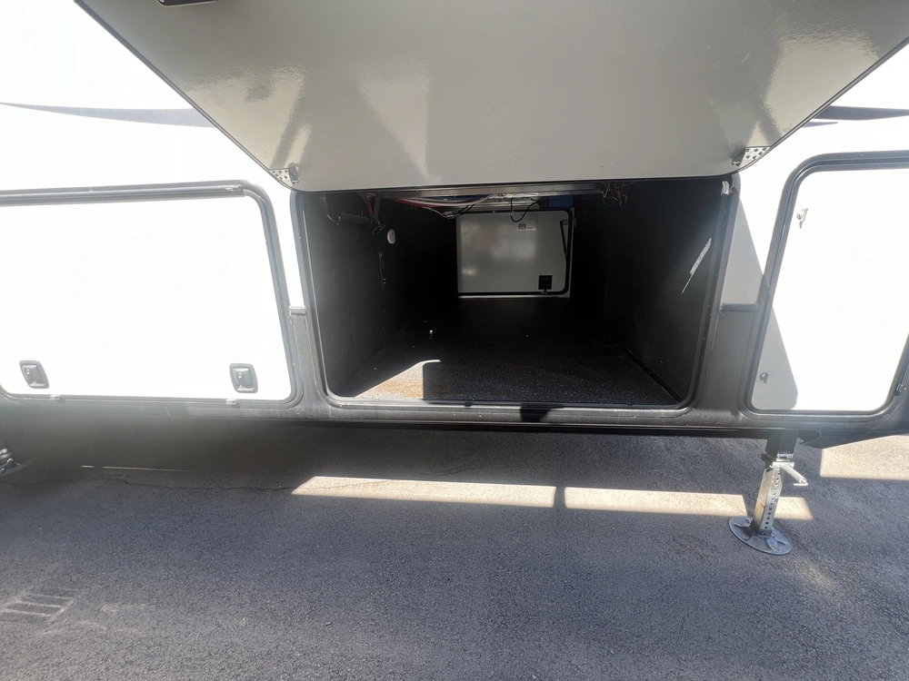 2019 Keystone Rv Montana 385br alt