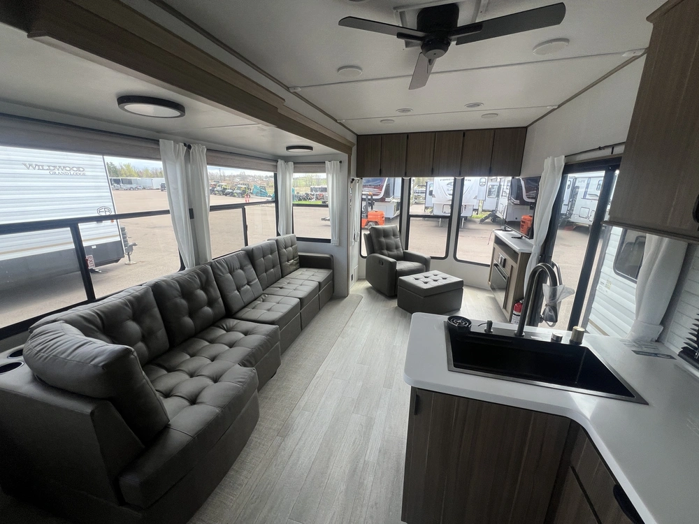 2025 Forest River Wildwood 40fden alt