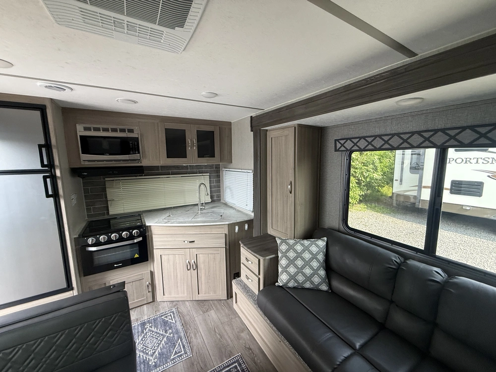 2021 Coachmen Freedom Express 246rkse alt