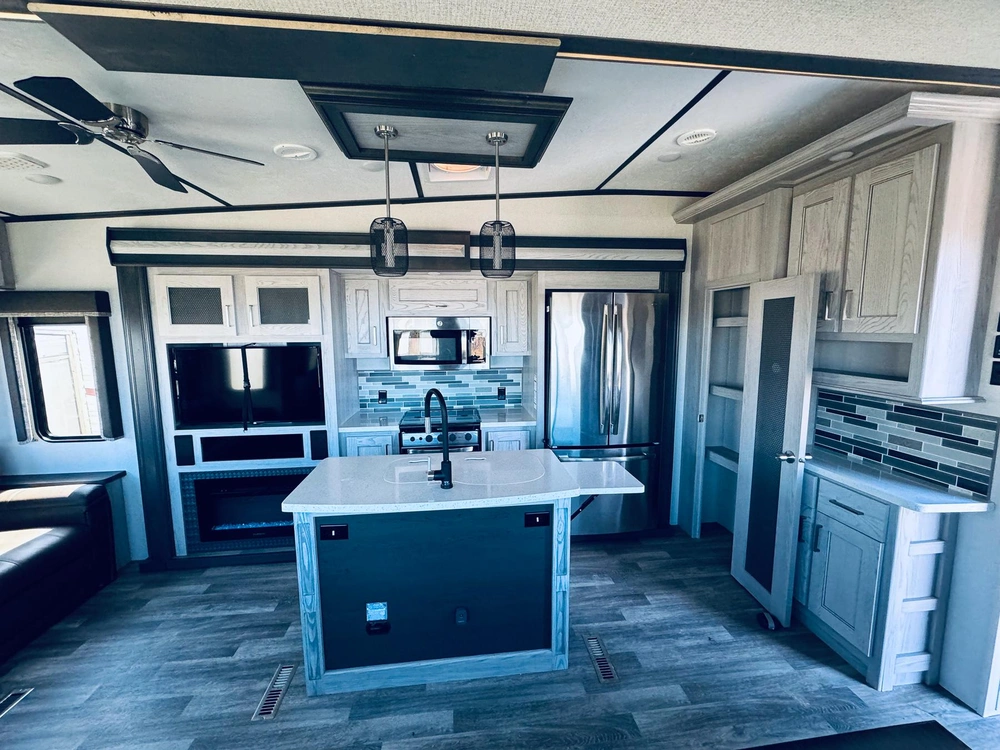 2021 Keystone Rv Montana High Country 385 Br alt