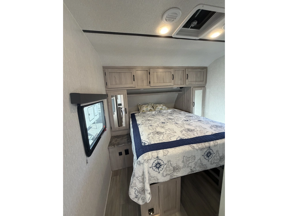 2022 Coachmen Northern Spirit 2557rb alt
