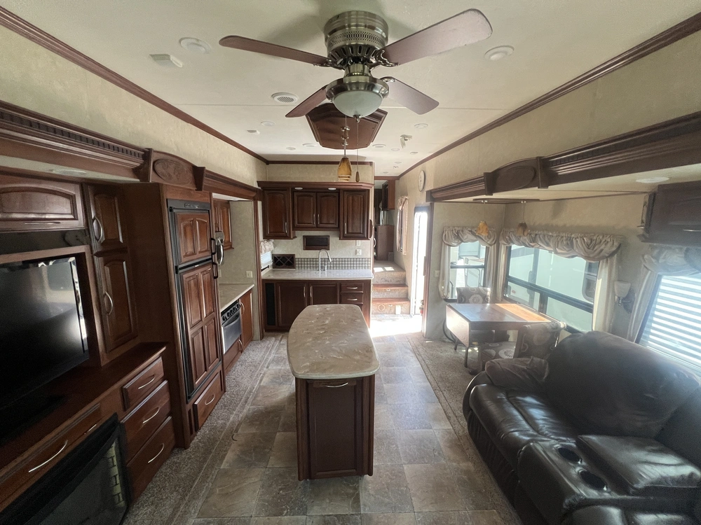 2012 Forest River Palomino Columbus 320rs alt