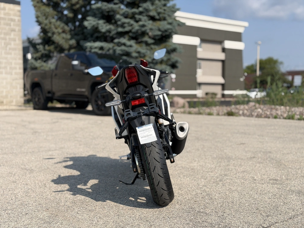 2026 Yamaha Yzf-r3 70th Anniversary Edition alt